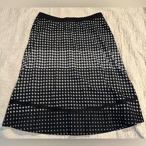 Elegant Black and White Houndstooth Skirt- NY Collection- Size- large.Never worn